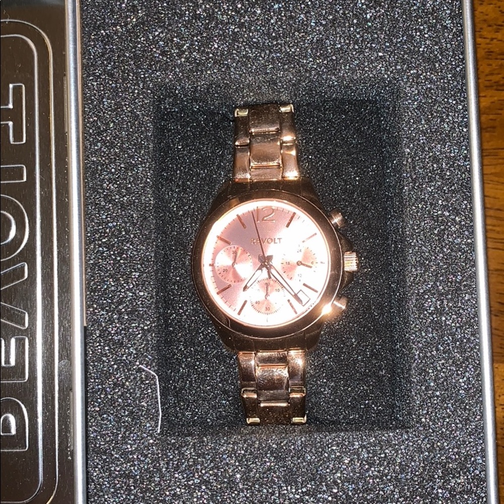 Revolt watch